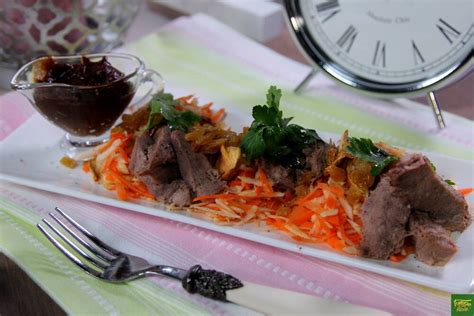 Азиатские вкусы: салат с говяжьим мраморным филе и соусом терияки