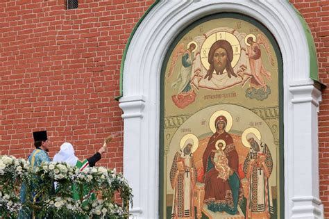 Аллегории в религиозных текстах и святой символике