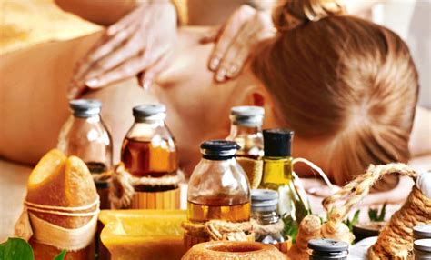 Ароматные свечи, натуральные масла для массажа и наборы для SPA-процедур