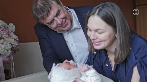 Важный шаг перед встречей с малышом: подбираем все необходимое для первого выхода из роддома