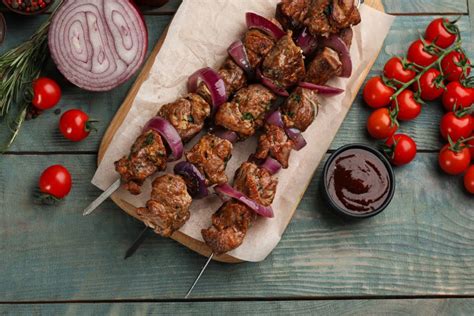 Вкусный рецепт тушеного баранины с луком и специями