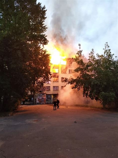 Возвращение в здание без одобрения спасателей