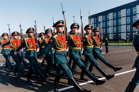 Возможности продвижения по службе: отличия для гвардейских и обычных сержантов