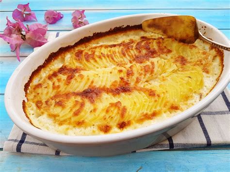 Готовим картофельный гратен с сочными помидорами и ароматным сыром!