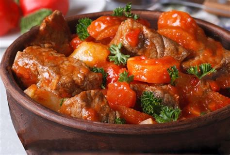 Гуляш из свинины на сковороде: секреты восхитительного вкуса