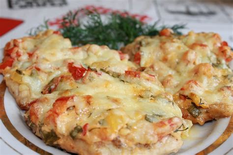 Запеченные куриные грудки с овощами и сыром