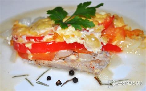 Запеченные свиные языки с овощами и травами