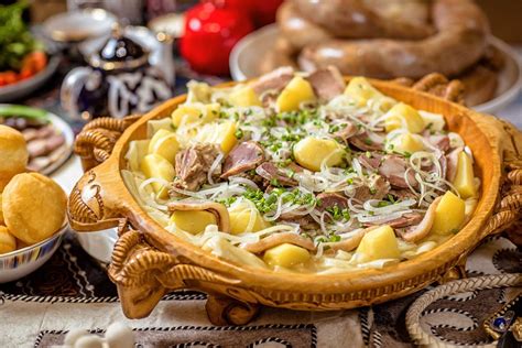 Значение лука в бешбармаке: тайны вкусового совершенства