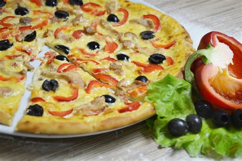 Ингредиенты, необходимые для приготовления этой вкусной и простой пиццы