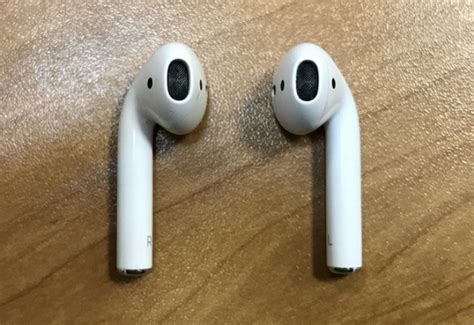 Инструкция по присоединению дополнительного наушника к AirPods без использования проводов.