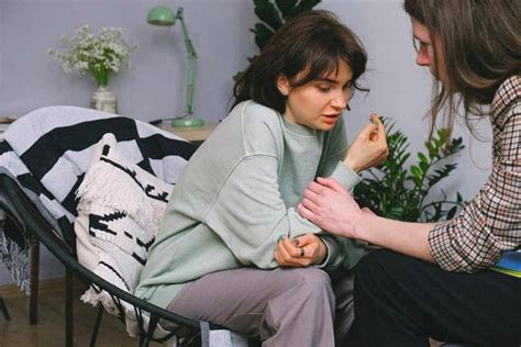 Как преодолеть страх перед призраками: полезные методы и советы