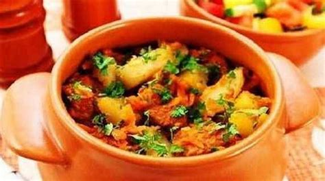 Картофель с мясом в горшочках: насыщенный ужин для всей семьи