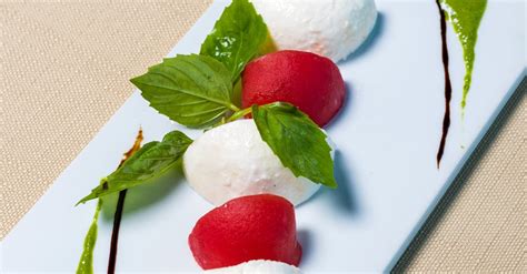Классическое сочетание: клубника и мороженое