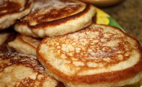 Легкий и воздушный оладушек из муки, молока, яиц и сметаны