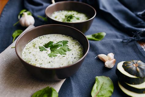 Легкий крем-суп из баранины с шпинатом и сливками