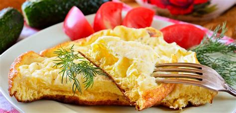 Маленькая пирожная с разнообразными овощами и изысканным сыром