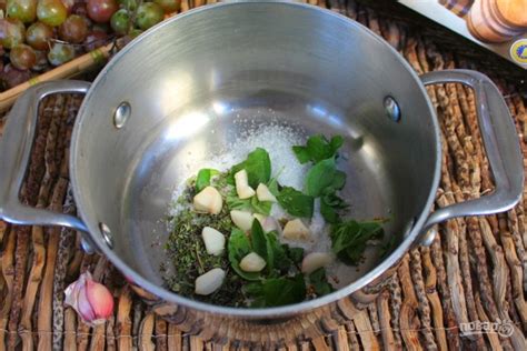 Маринад с пряными травами и чесноком: насыщенный аромат и неповторимый вкус для гурманов