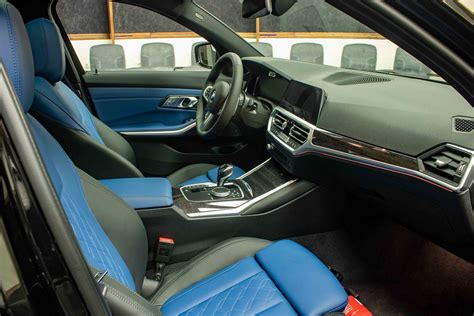 Места на BMW G20, где можно найти информацию о цвете
