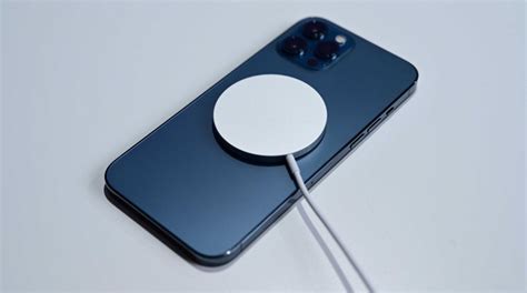 Настройка эффектов при подключении устройства MagSafe к смартфону Apple