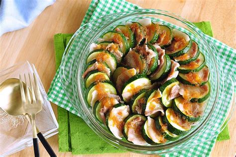 Неподражаемое вкушение: дополнения и приправы к луковым пирожкам с мясом