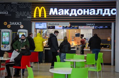 Объем обслуживания клиентов Макдоналдс в ночь перед Новым годом