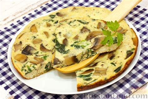 Омлет с шпинатом, грибами и курицей