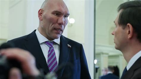 Он считает, что не заслуживает внимания