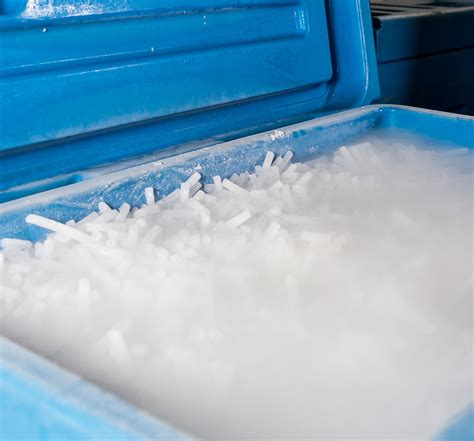 Охлаждение продуктов: эффективные секреты применения льда в его сухой форме