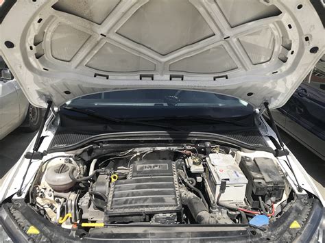 Подготовка автомобиля Škoda Octavia к осмотру входного канала на неправильное всасывание воздуха