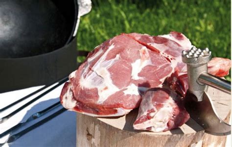 Подготовка и выбор свиного мяса для приготовления в казане