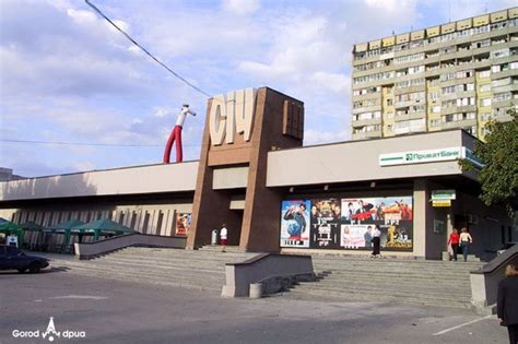 Подготовка к демонтажу автомобильного мультимедийного комплекса