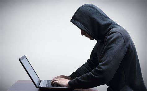 Поиск информации о человеке через участие в форумах и сообществах