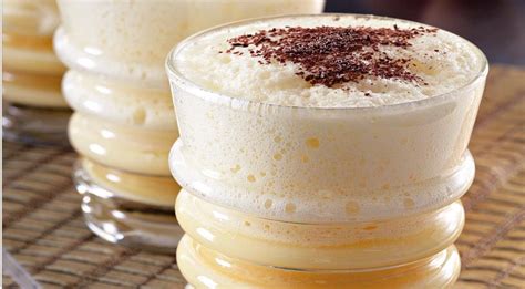 Полезный десерт: гоголь моголь с медом и орехами