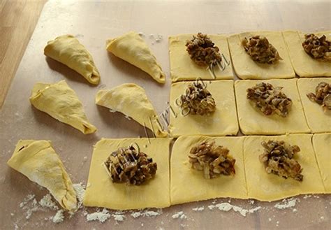 Приготовление классических слоеных пирожных с начинкой из фруктового варенья
