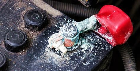 Причины поломки аккумулятора в отсутствие необходимого количества влаги