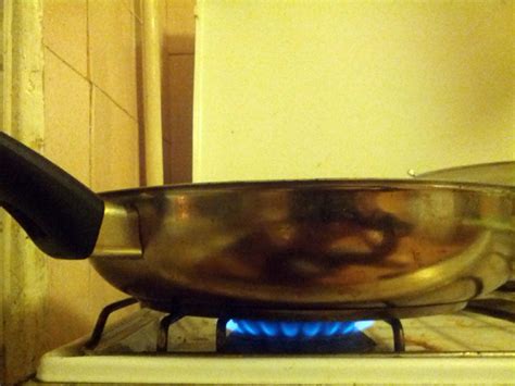 Прогреваем сковороду