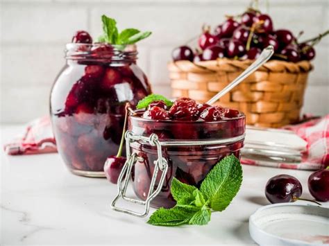 Простой список для приготовления вкусного варенья из сочной вишни