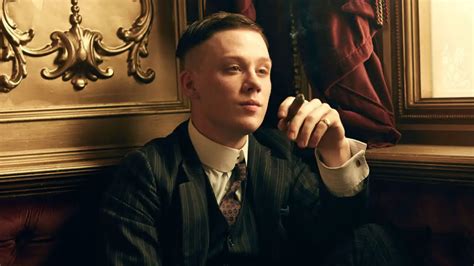Реальная история: настоящее имя питомца главного героя в сериале "Peaky Blinders"
