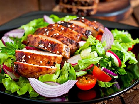 Секреты маринования: как придать индейке неповторимый вкус