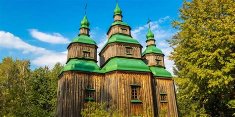 Создание образов и атмосферы с помощью современных наговорных фамилий в литературе