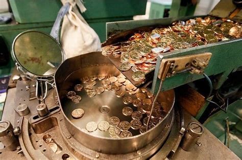 Тайны, заключенные в символике монет внутри мужского сна