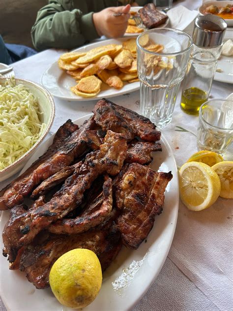 Теплый лосось с оливковым маслом и лимоном