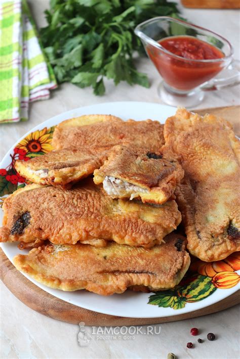 Толстолобик в кляре с соусом из отбивной куринной грудки