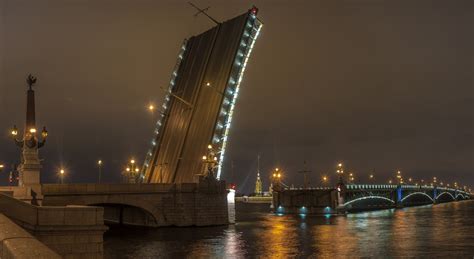 Троицкий мост: символ столицы и его история
