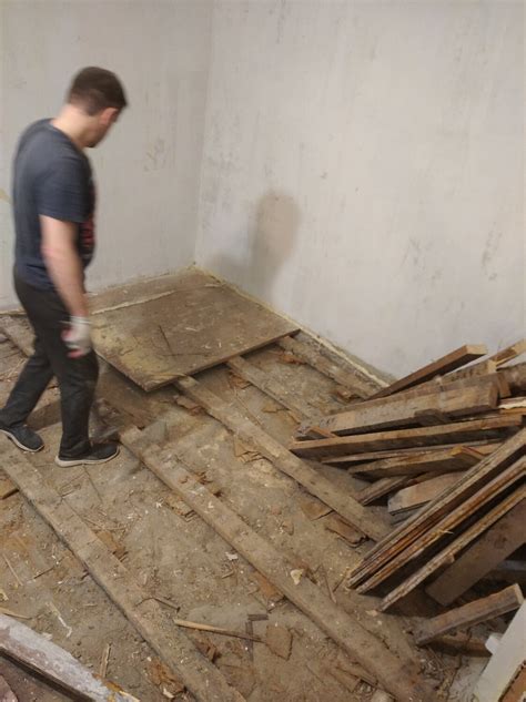 Устранение неприятного аромата со стен и напольных покрытий
