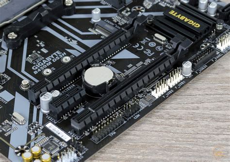 Шаги по подключению электропитания к материнской плате Gigabyte B450M DS3H