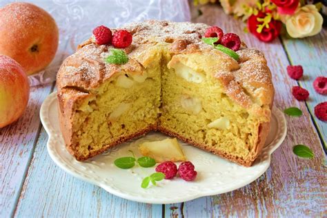 Шарлотка с ароматным копченным сыром: оригинальное удовольствие для сладкоежек