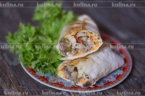 Шаурма с мясом, овощами и майонезом