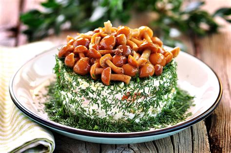 Экзотический салат с маринованными языками животных