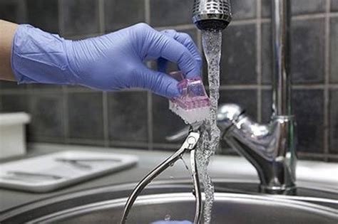  Полоскание под проточной водой 
